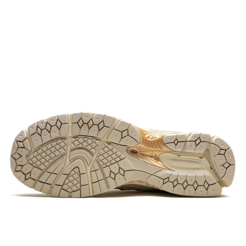 New Balance 2002R Protection Pack Sandstone Turtledove - M2002RDQ