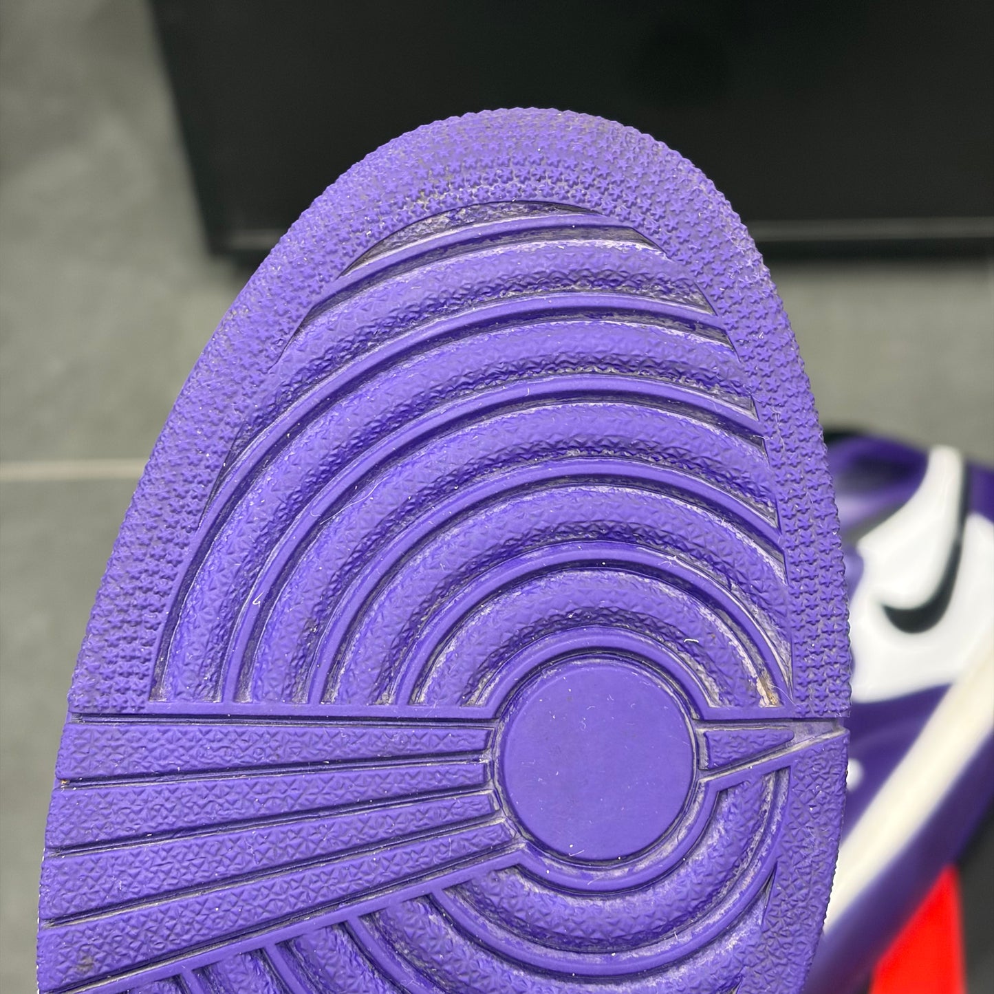 Air Jordan 1 Retro High OG Court Purple White - Taille 44 (Occasion)