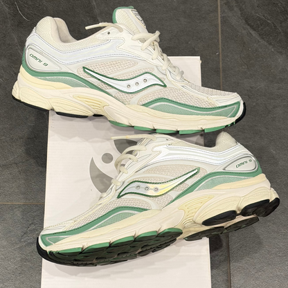 Saucony ProGrid Omni 9 Tomorrow, Meet Yesterday Pack Ivory Green - Taille 43 (Occasion)