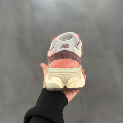New Balance 9060 Sea Salt Cherry Blossom - Taille 45 (Occasion)