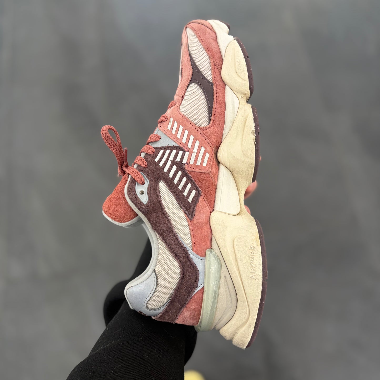 New Balance 9060 Sea Salt Cherry Blossom - Taille 45 (Occasion)