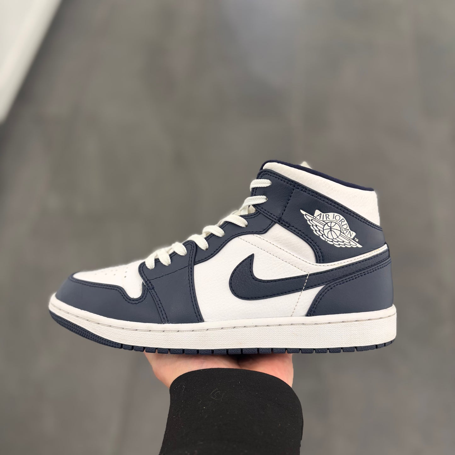 Air Jordan 1 Mid White Metallic Gold Obsidian - Taille 43 (Occasion)