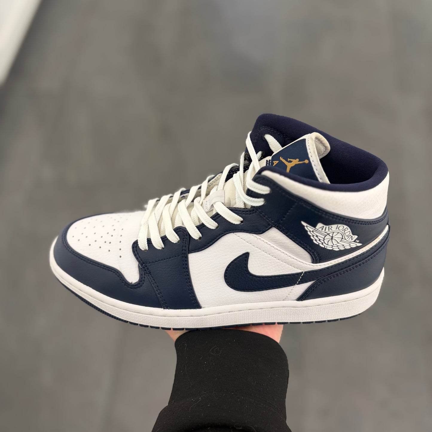 Air Jordan 1 Mid White Metallic Gold Obsidian - Taille 43 (Occasion)
