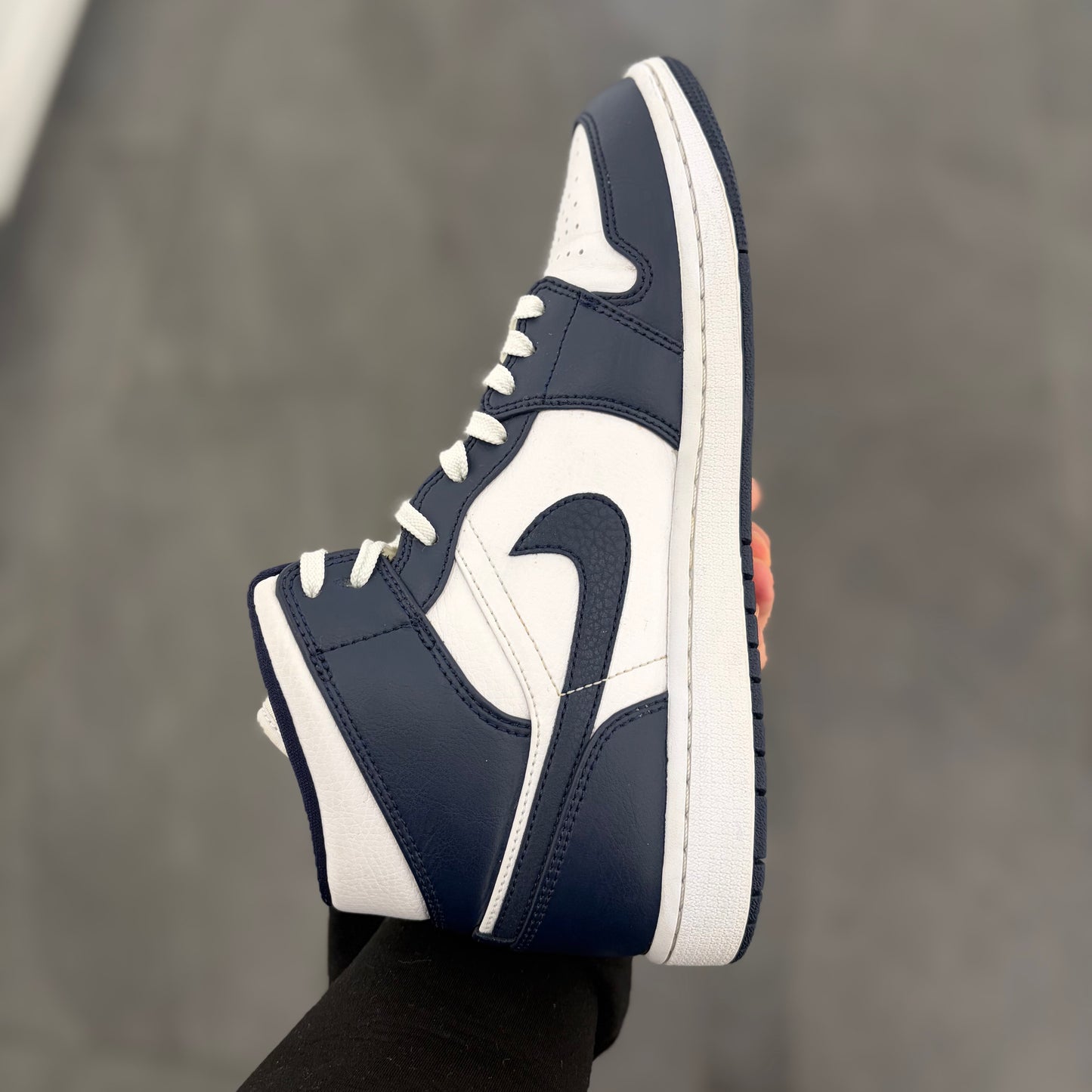Air Jordan 1 Mid White Metallic Gold Obsidian - Taille 43 (Occasion)