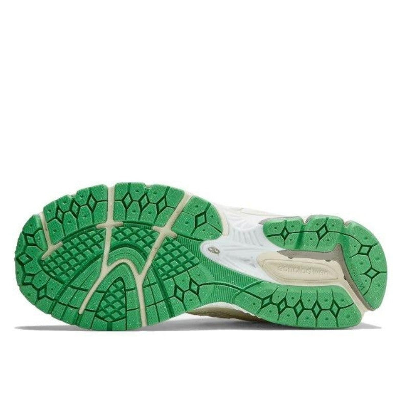 New Balance 2002R GANNI Turtledove - M2002RGC