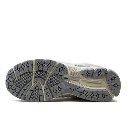 New Balance 2002R Linen - M2002REK