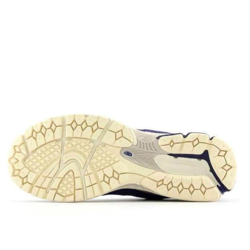 New Balance 2002R Navy Cream - M2002RG